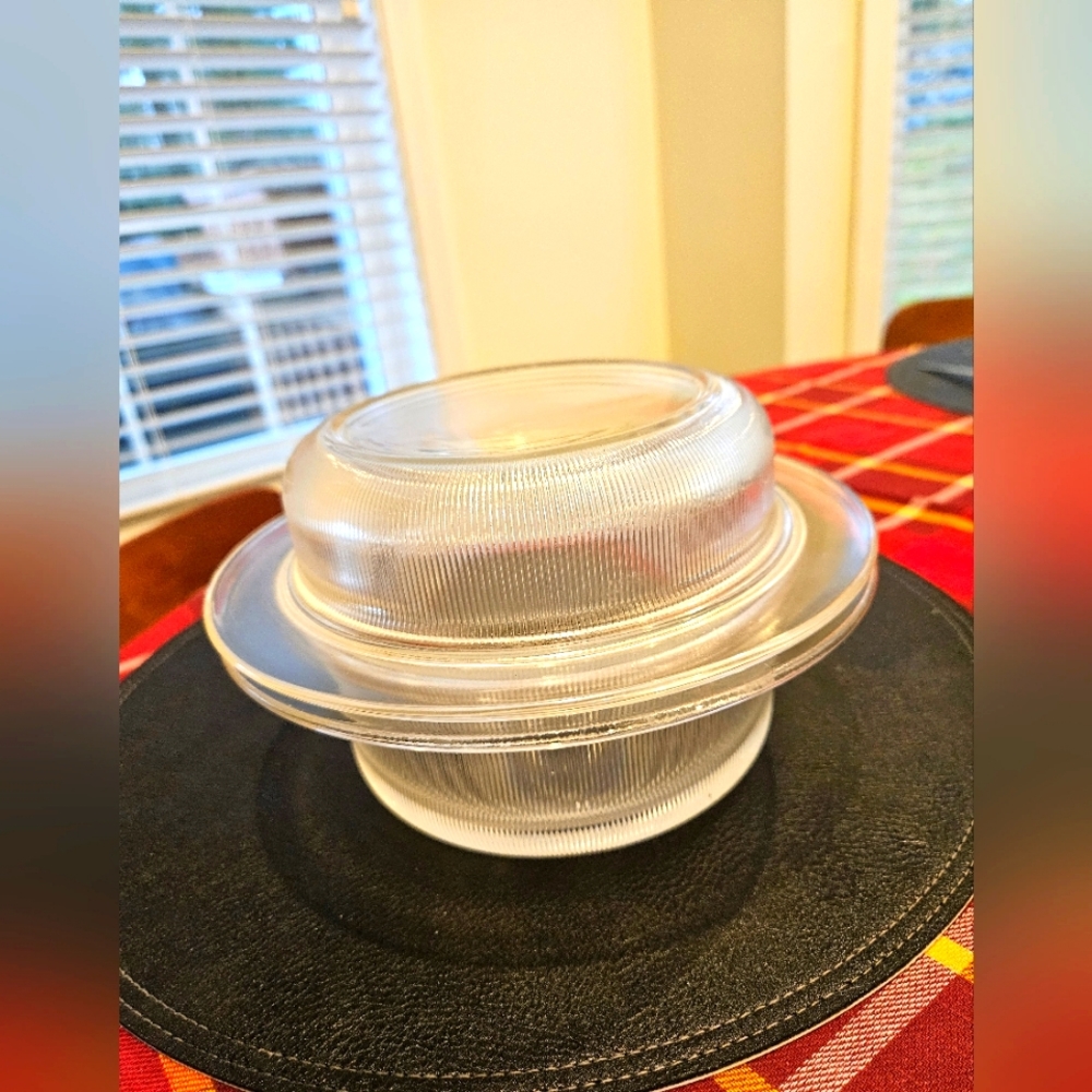 Heller oven-microwave bakeware designed by L&M Vignelli